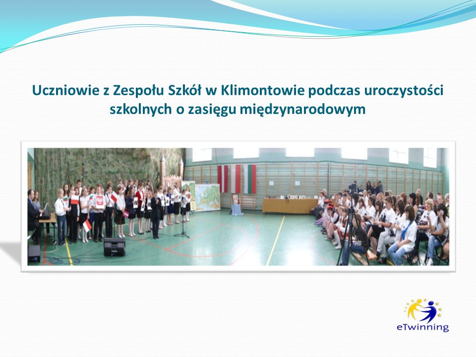Uczniowie z Zespołu Szkół w Klimontowie podczas uroczystości szkolnych o zasięgu międzynarodowym