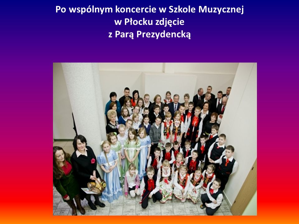 Po wspólnym koncercie w Szkole Muzycznej w Płocku zdjęcie z Parą Prezydencką