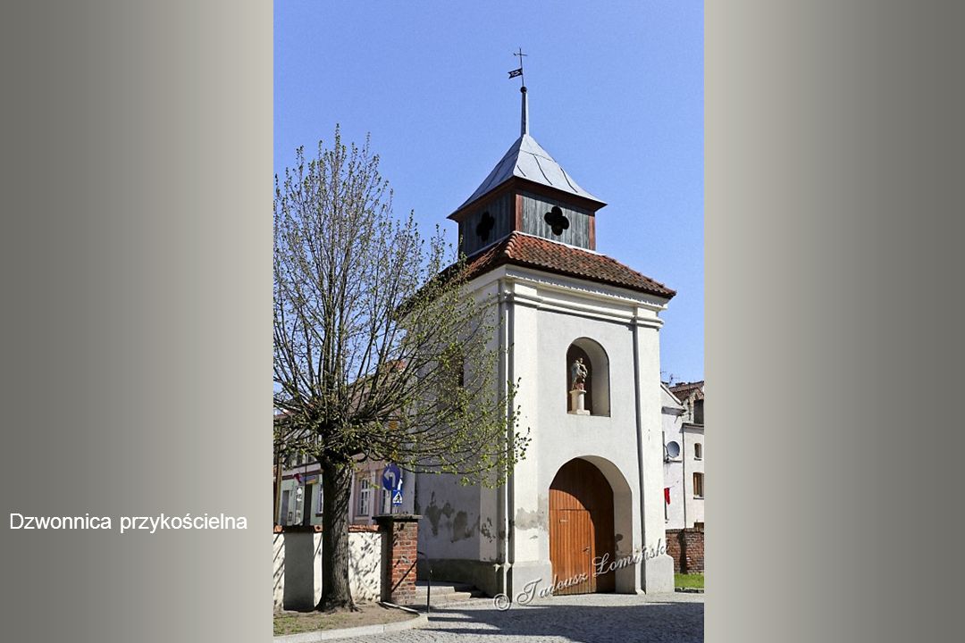 Wieżę kolegiaty wieńczy barokowy hełm trójlatarniowy, a na nim chorągiewka z herbem biskupa Potockiego