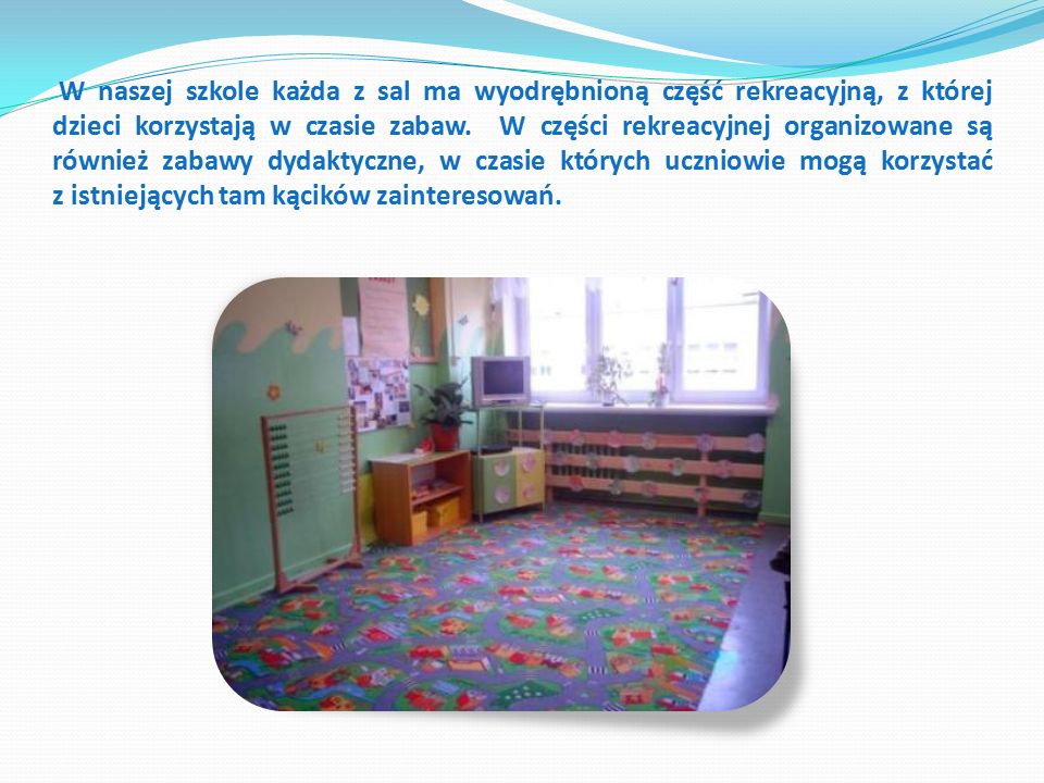W naszej szkole każda z sal ma wyodrębnioną część rekreacyjną, z której dzieci korzystają w czasie zabaw.